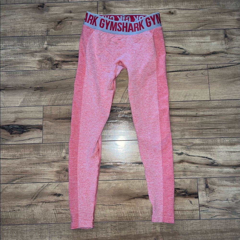 Gym shark leggings